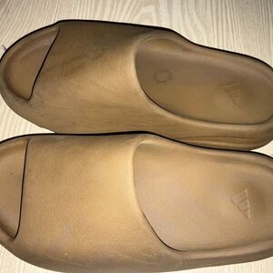 yeezy‎ slides size 6 womens Ochre